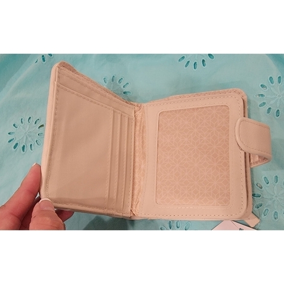 NWT Time and Tru Wallet - Picture 5 of 9